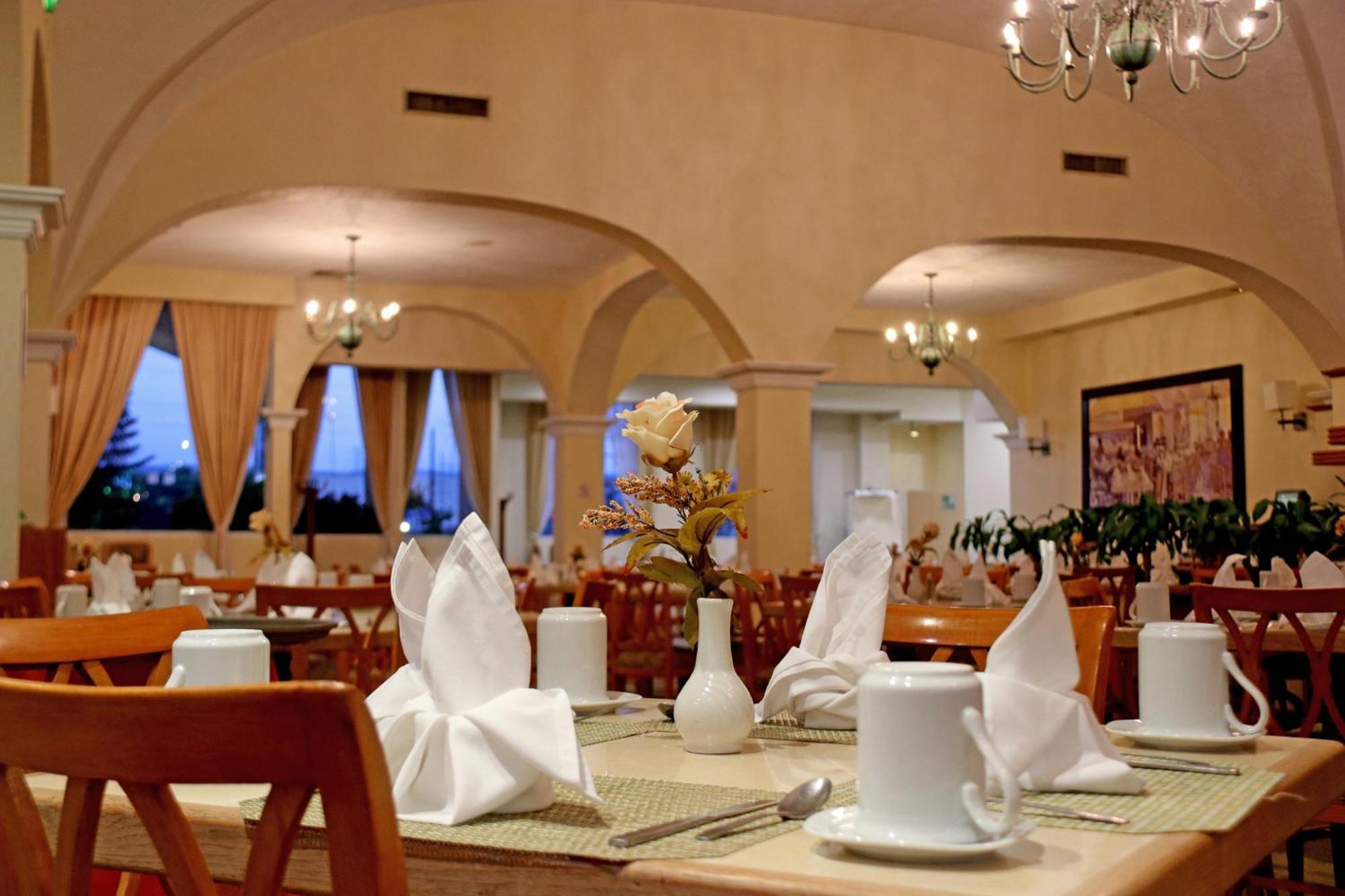 Holiday Inn La Piedad By Ihg Экстерьер фото
