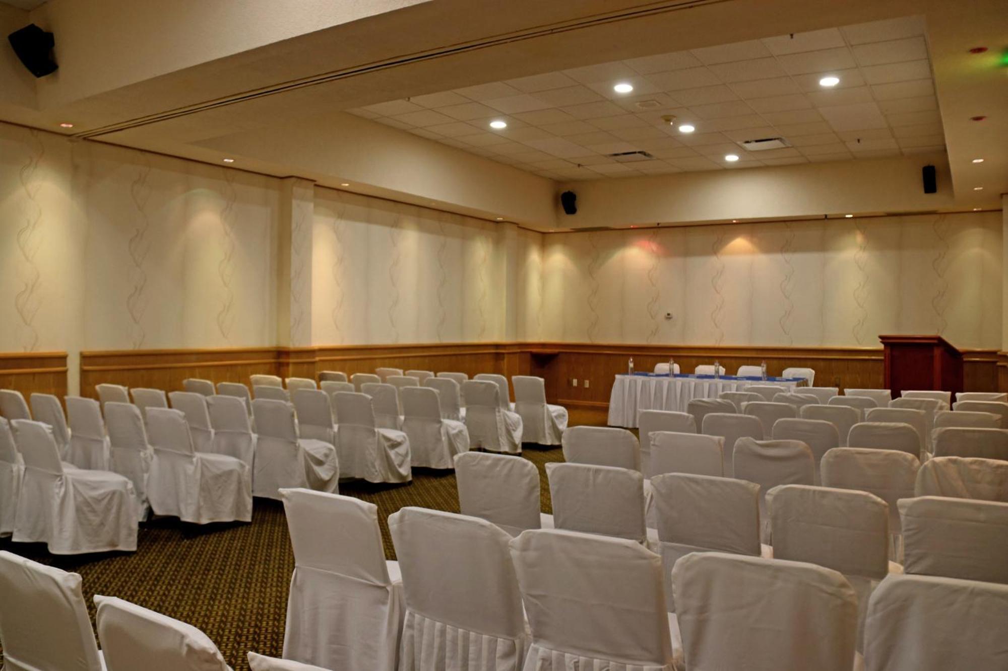 Holiday Inn La Piedad By Ihg Экстерьер фото