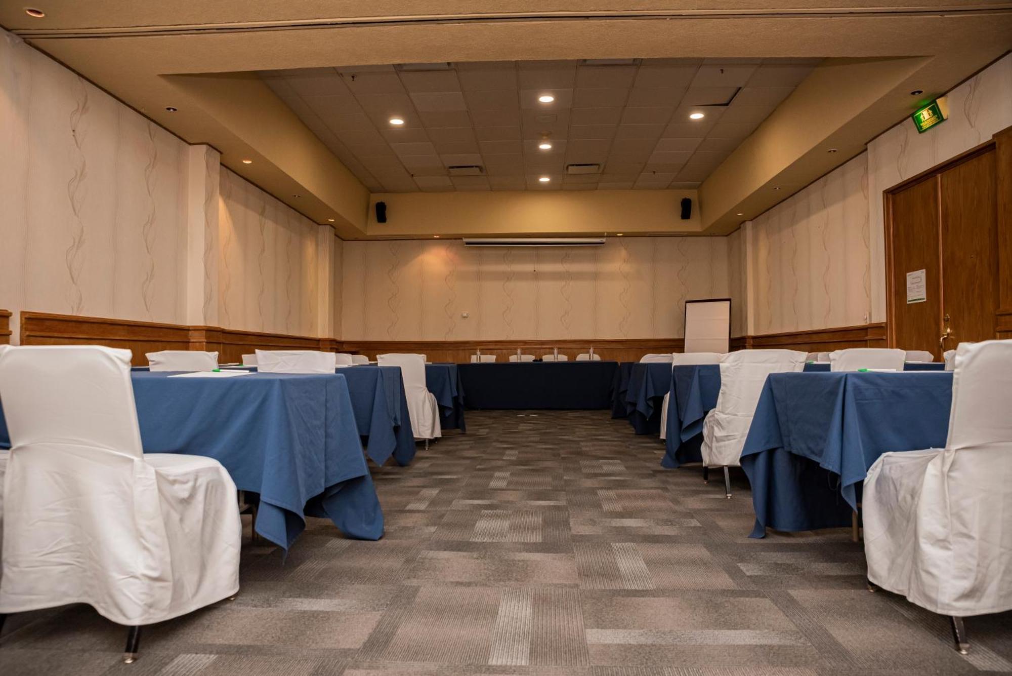 Holiday Inn La Piedad By Ihg Экстерьер фото