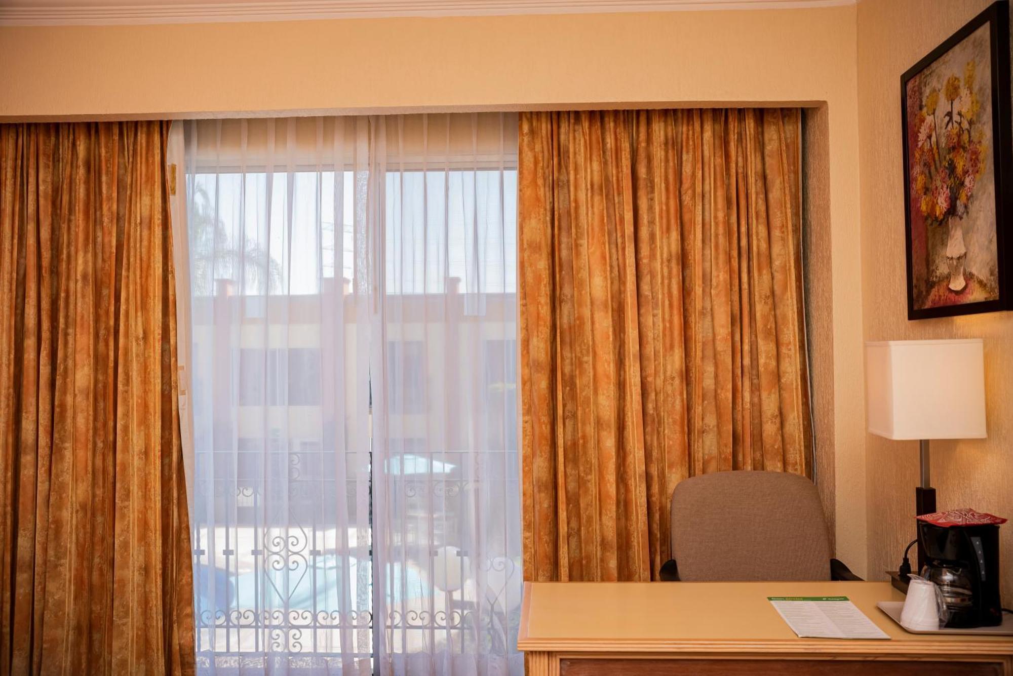 Holiday Inn La Piedad By Ihg Экстерьер фото