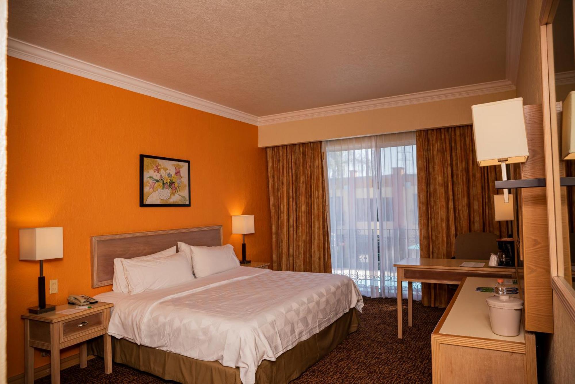 Holiday Inn La Piedad By Ihg Экстерьер фото