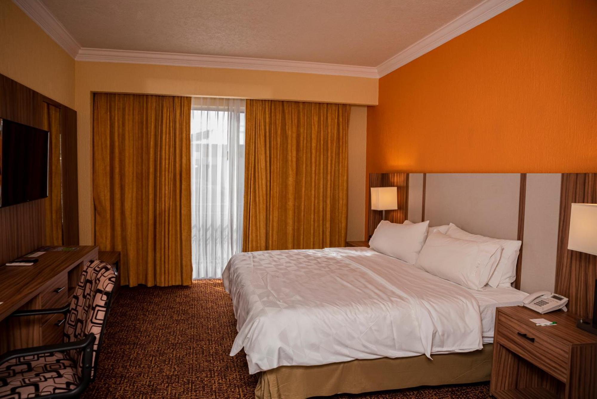 Holiday Inn La Piedad By Ihg Экстерьер фото